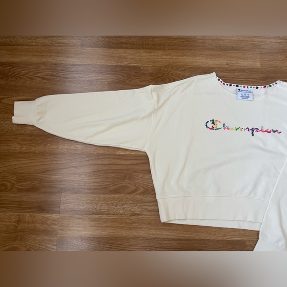 Floral Champion Logo Crop Crew - Picture 9 of 11